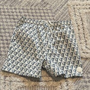 Rylee and cru board shorts 
Size 6-7 years great condition